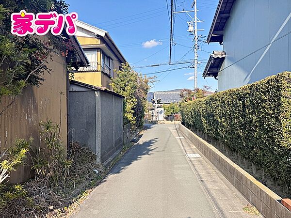 前面道路：南東側約2.7ｍ幅