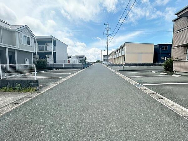 前面道路：北側約6ｍ幅