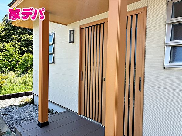 お洒落な玄関ポーチがご家族のお帰りを明るくお迎えしてくれます。