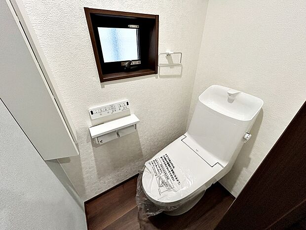 【1階トイレ】 各フロア1カ所ずつシャワー機能付トイレを設置しており、忙しい朝の混雑も解消！ 