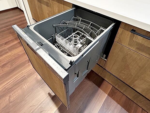 食器洗浄乾燥機は時間のかかる食器洗いを楽にしてくれる上に水道代も安くなるスグレモノ 