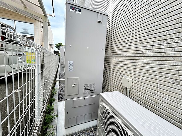 エコキュートは空気の熱を利用し、わずかな電気を使い高効率にお湯を沸かすことができます 