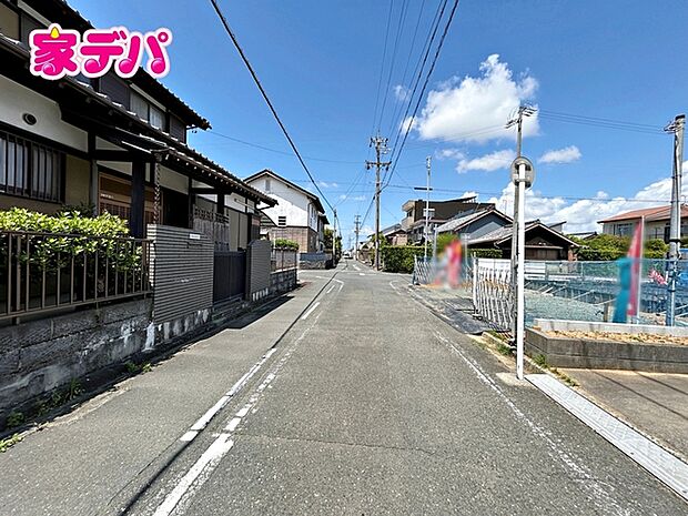 静かな住宅街で、車の出入りもスムーズです。