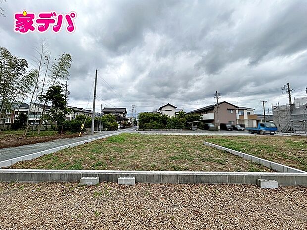 住宅ローンにご不安のあるお客様も、まずはお気軽にご相談下さい。お客様に最適な資金計画と金融機関をご案内いたします。
