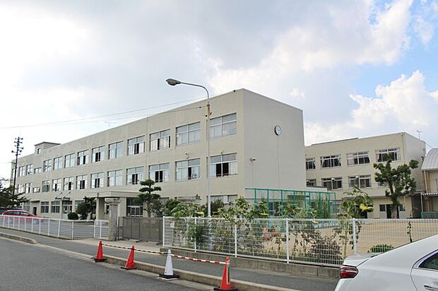 牛川小学校（1370m）