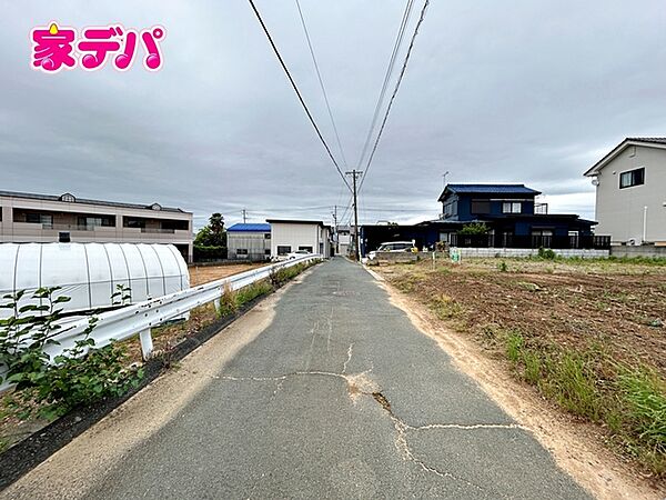 前面道路：西側約4ｍ幅