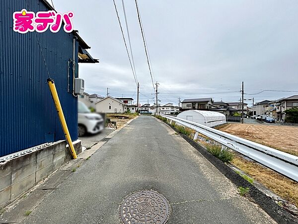 前面道路も広く車通りも少ないので、運転が苦手な方でも自分のペースで駐車ができます
