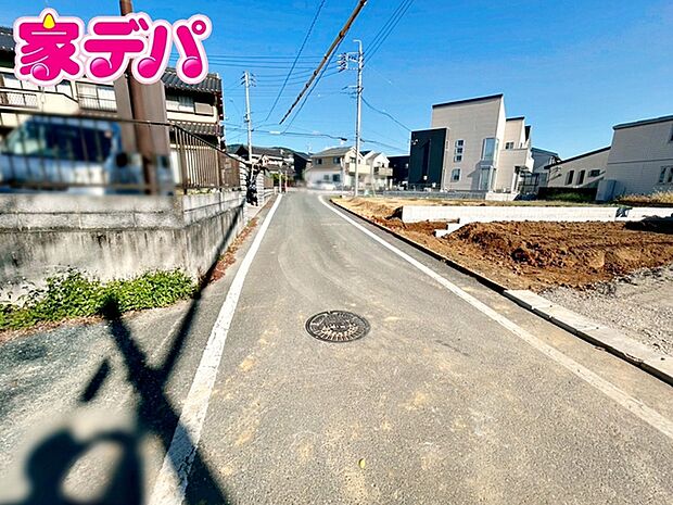 前面道路:北西側約4.3m幅