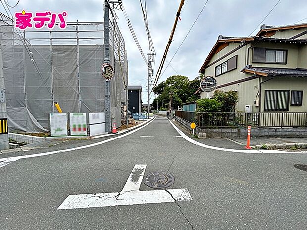 静かな住宅街で、車の出入りもスムーズです。