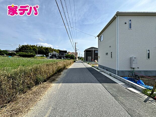 静かな住宅街で、車の出入りもスムーズです。