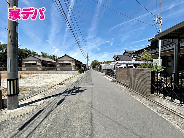 前面道路も広く車通りも少ないので、運転が苦手な方でも自分のペースで駐車ができます