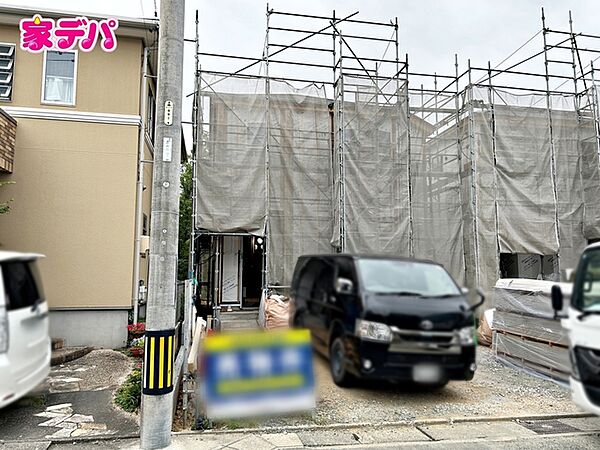 【2号棟】上棟しました！ ・長期優良住宅 ・4SLDK ・LDK17.3帖、隣接洋室3.7帖 ・全居室収納完備 ・パントリー ・リビング階段 ・リビング収納 ・納戸 ・南庭 ・並列駐車場2台可