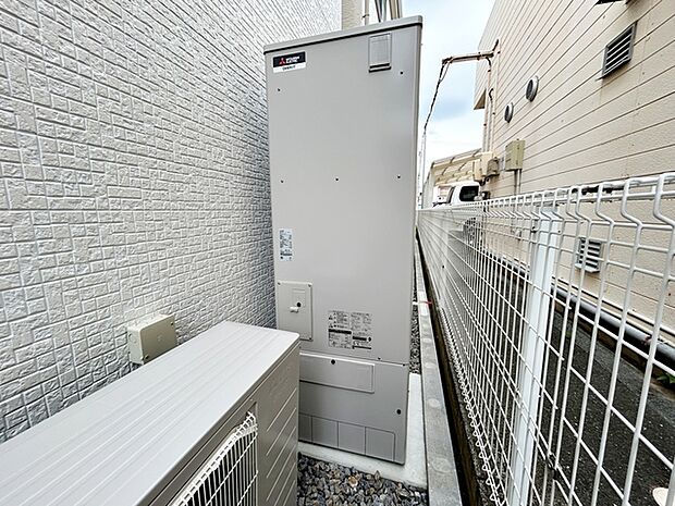 エコキュートは空気の熱を利用し、わずかな電気を使い高効率にお湯を沸かすことができます 