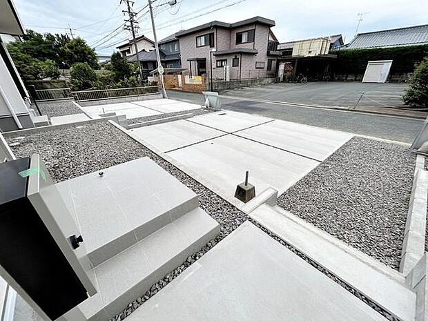 駐車場は2台分を確保、並列で駐車できます。