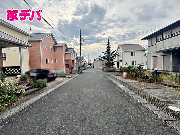 前面道路：南東側6ｍ幅