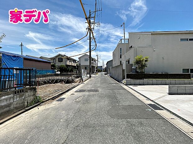 前面道路が約4.8ｍと広いので運転が苦手な方にも安心です 
