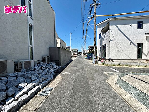 前面道路が約4.8mと広いので運転が苦手な方にも安心です