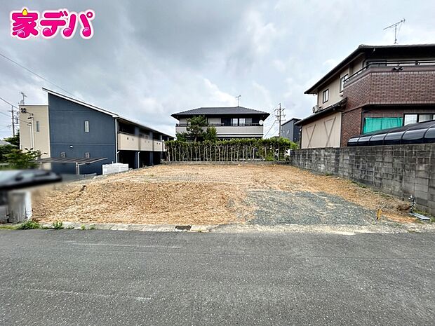 【1号棟】建築予定地です！ ・長期優良住宅 ・5LDK ・LDK15.7帖、隣接洋室4.5帖 ・全居室収納完備 ・パントリー ・2面バルコニー ・並列駐車場3台可 ・整形地
