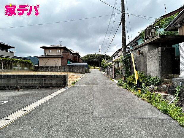 前面道路が5mと広いので運転が苦手な方にも安心です