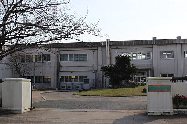 童浦小学校(2130m)