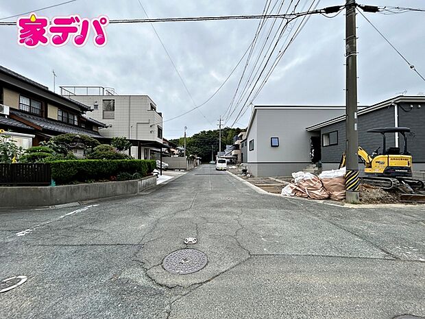 前面道路：北西側約6ｍ幅