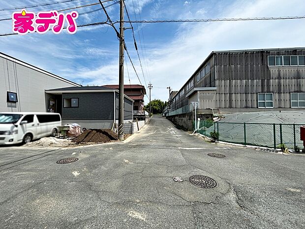 前面道路：南西側約6ｍ幅