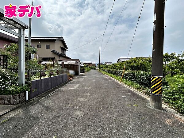 前面道路が6ｍと広いので運転が苦手な方にも安心です