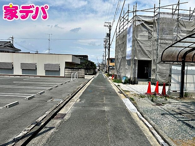 静かな住宅街で、車の出入りもスムーズです。 