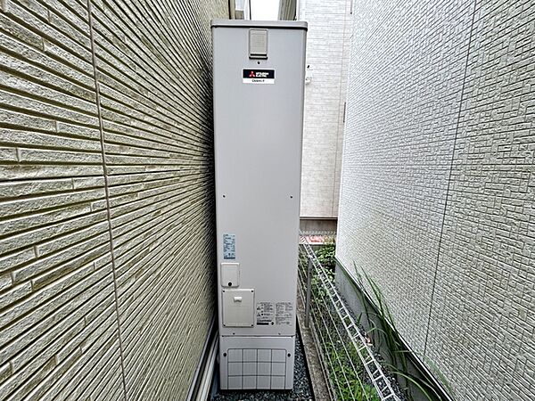 エコキュートは空気の熱を利用し、わずかな電気を使い高効率にお湯を沸かすことができます