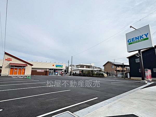 ゲンキー草間店（570m）
