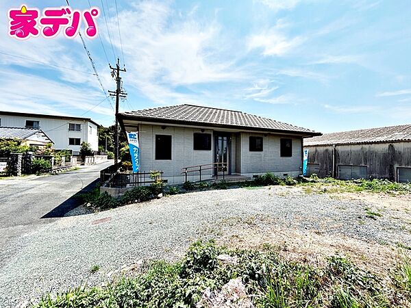 【角地】土地面積118坪の広々敷地！駐車スペース4台以上可能。階段のないフラットな【平屋建て住宅】