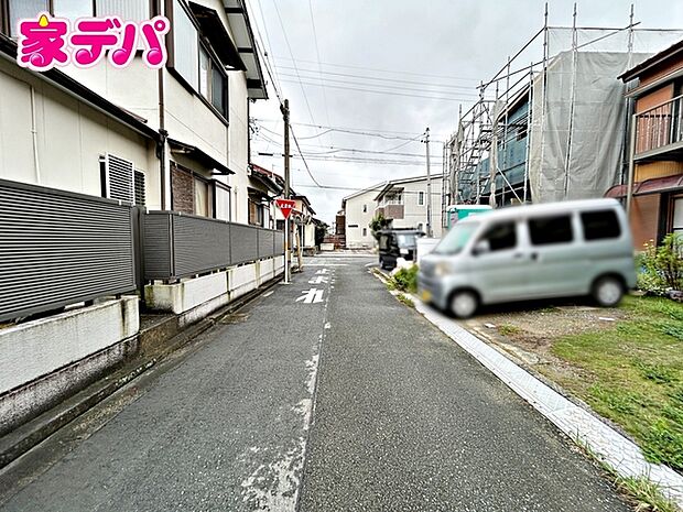 前面道路も広く車通りも少ないので、運転が苦手な方でも自分のペースで駐車ができます