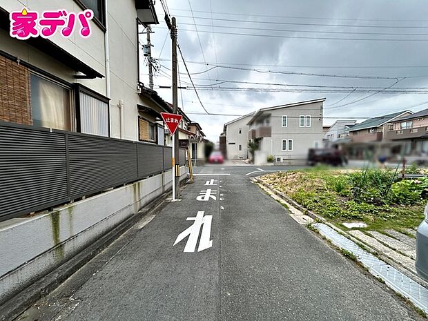 前面道路も広く車通りも少ないので、運転が苦手な方でも自分のペースで駐車ができます