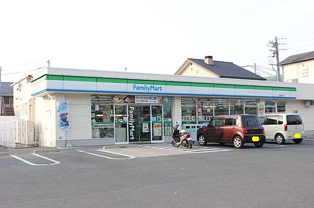 ファミリーマート豊橋曙町店(270m)