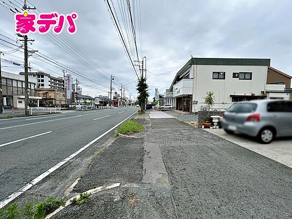 前面道路：南東側約22ｍ幅