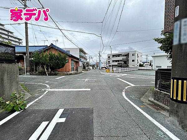 前面道路：南側約8ｍ幅