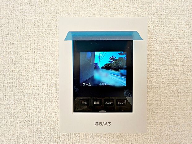 【ＴＶモニター付きインターホン】 留守中の来訪者画像を自動で録画・保存できる録画機能を内蔵。防犯性に優れた安心のシステム。スッキリとしたデザインで、誰でも簡単に操作していだけます。