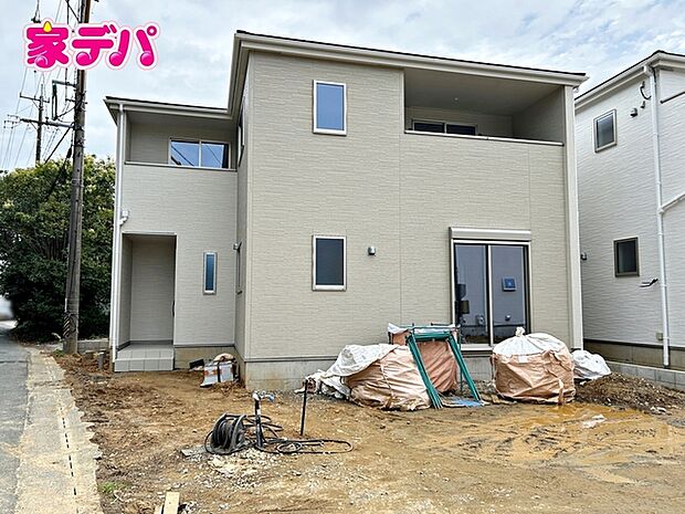 住宅ローンにご不安のあるお客様も、まずはお気軽にご相談下さい。お客様に最適な資金計画と金融機関をご案内いたします。