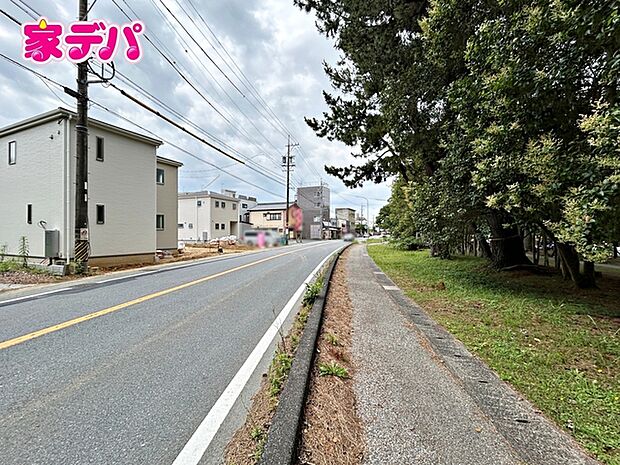 前面道路:西側約10m幅
