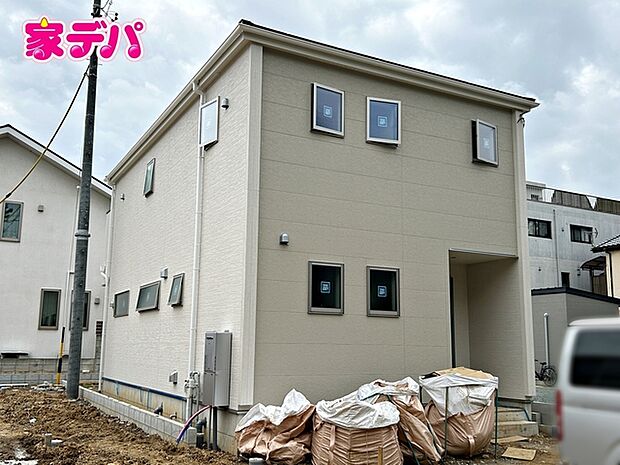 住宅ローンにご不安のあるお客様も、まずはお気軽にご相談下さい。お客様に最適な資金計画と金融機関をご案内いたします。