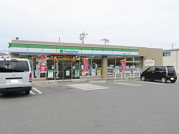 ファミリーマート豊橋緑ヶ丘1丁目店（1300m）