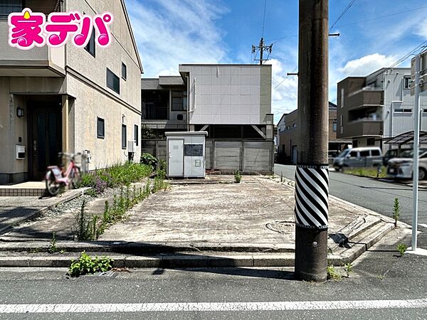 現地や周辺環境もあわせてご確認いただけます。現地ご案内いたします。お気軽にお問い合わせください。実際の陽当たりや前面道路、周辺の環境などもぜひ現地でご確認ください。スタッフが丁寧にご案内いたします。