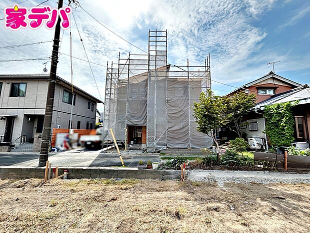 上棟しました。ご見学希望のお客様につきましては同型同仕様の物件にご案内いたします。当日のご連絡でも対応いたします。お気軽に『家デパ』までお問い合わせ下さい！経験豊富なスタッフが対応いたします。