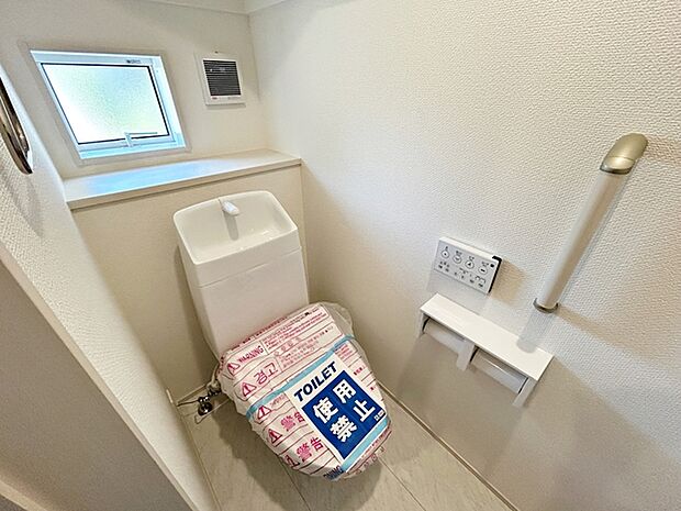【1階トイレ】 各フロアに1か所ずつシャワー機能付きトイレを設置しており、朝の忙しい時間帯でもスムーズに利用できるため、混雑の軽減にもつながります。