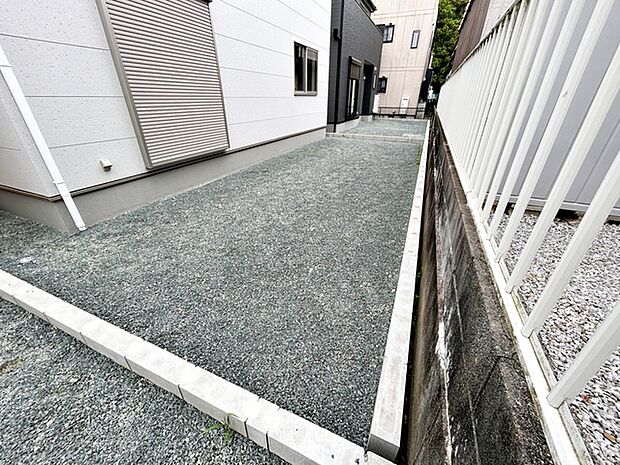 鉢植え・プランターなどを置いて、ちょっとしたガーデニングが楽しめます!