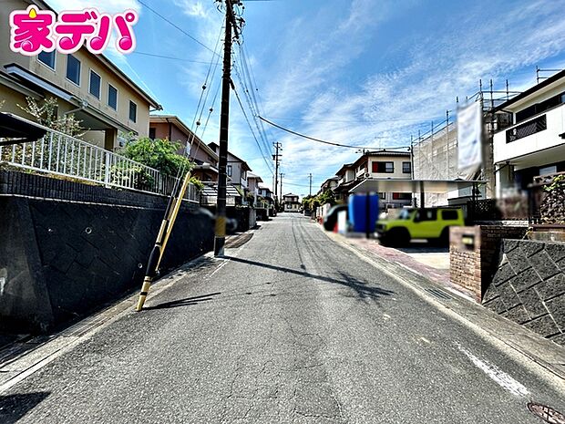 前面道路も広く車通りも少ないので、運転が苦手な方でも自分のペースで駐車ができます 