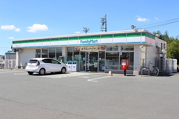 ファミリーマート豊橋富士見台店(860m)