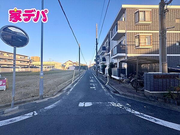 静かな住宅街で、車の出入りもスムーズです。