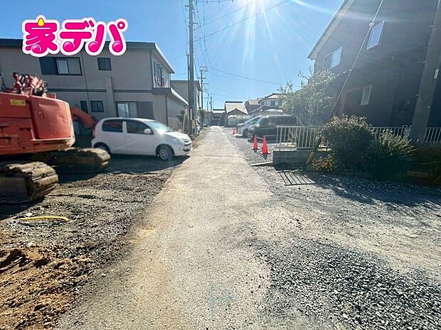 前面道路:西側約4m幅