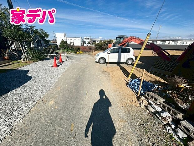静かな住宅街で、車の出入りもスムーズです。 